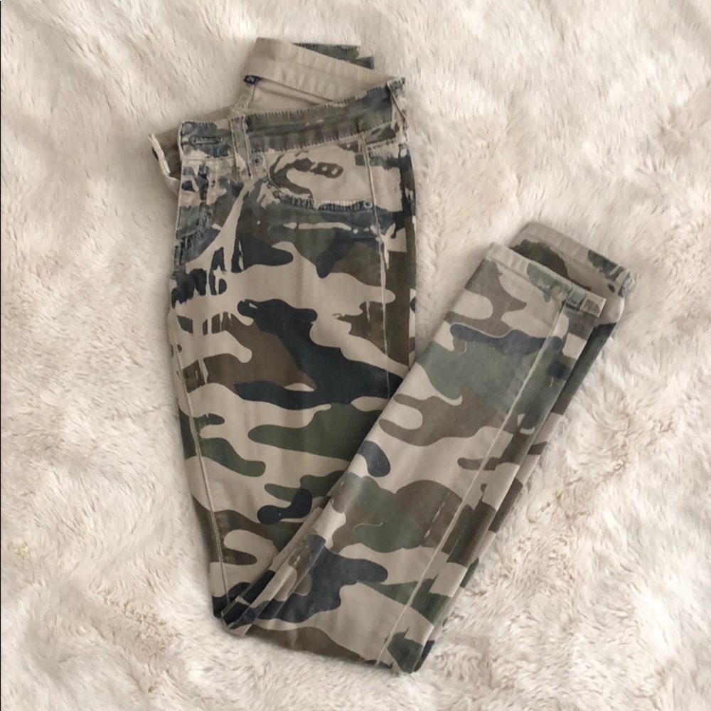 Camo skinny jeans